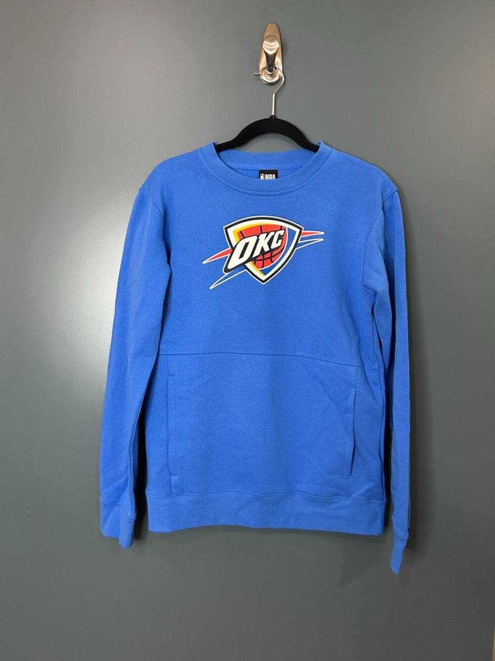 NWT Oklahoma City Thunder Blue Crewneck Sweatshirt NBA Men's Small MSRP $44.99